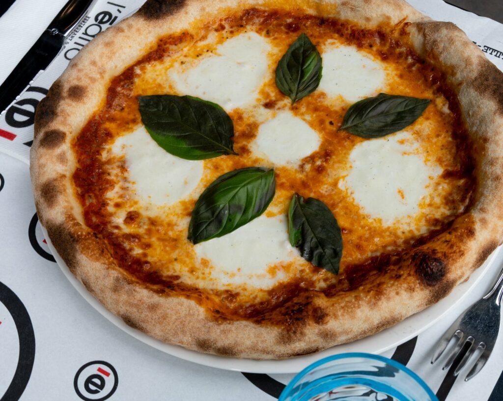 Pizza au basilic