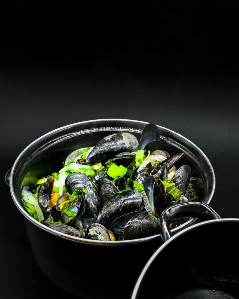 Casserole de moules marinières au persil